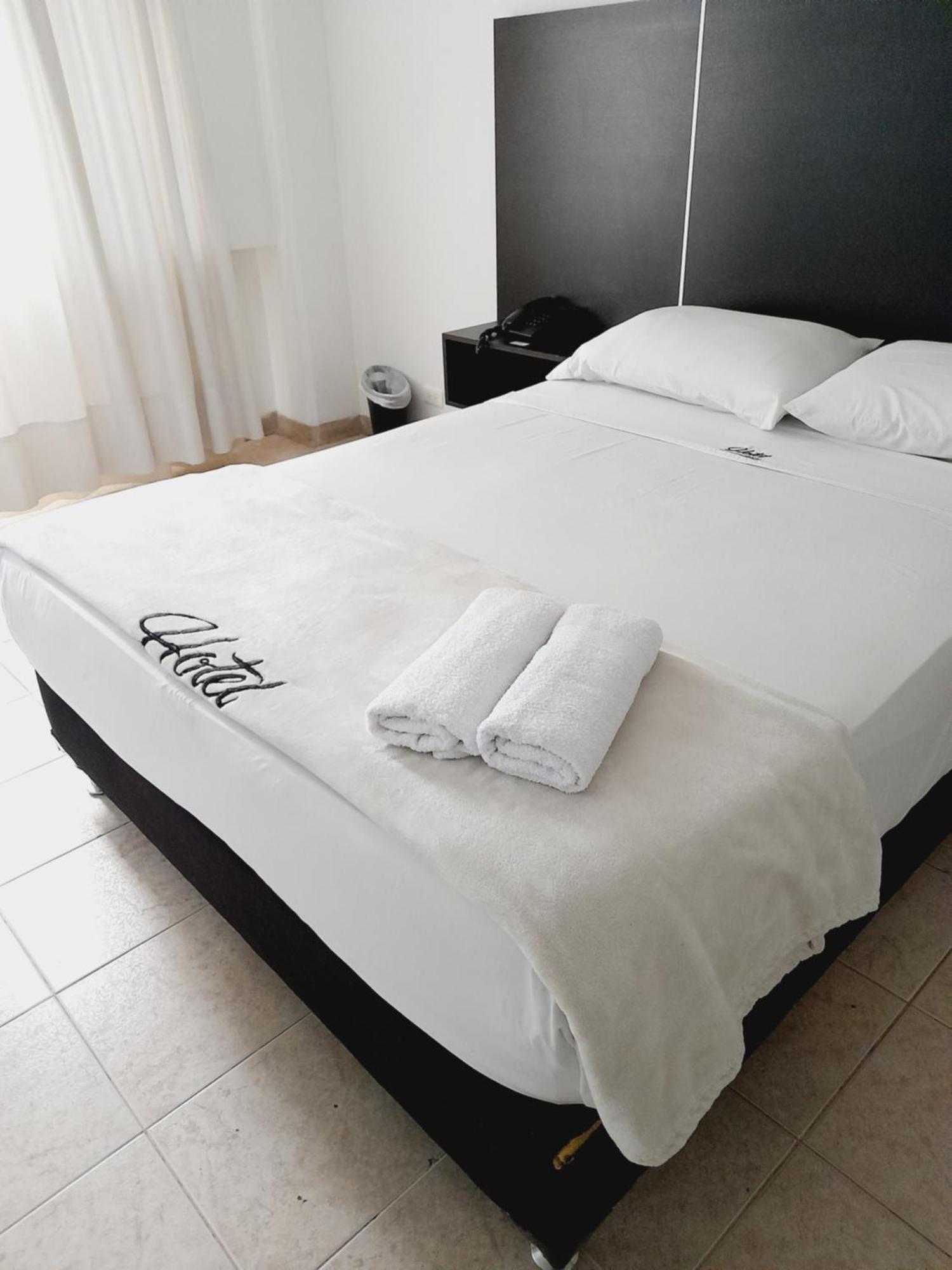 Hotel Saint John Medellín Extérieur photo