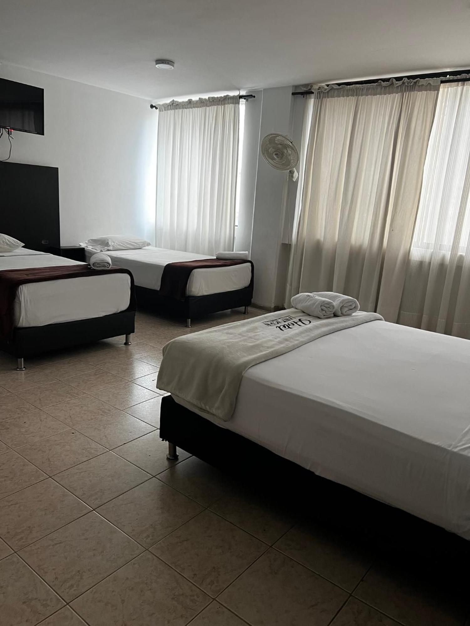 Hotel Saint John Medellín Extérieur photo